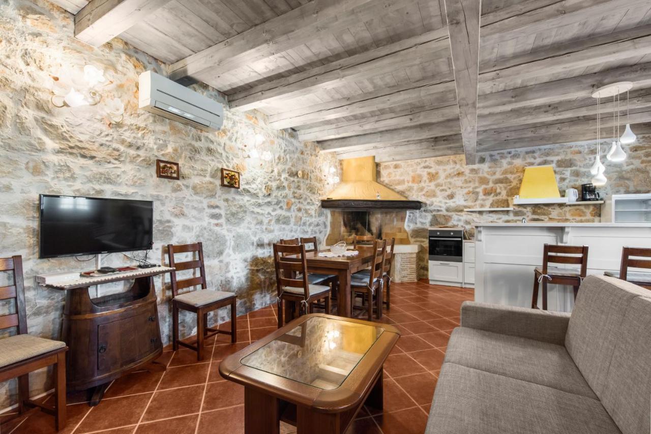 Villa Antonci-18, Pool, 3 Houses, Jacuzzi, Private Territory Antonzi Esterno foto